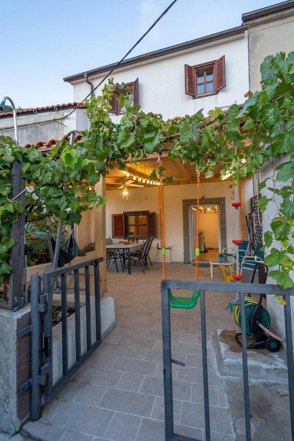 Holiday House Nova Stara Baska Ngoại thất bức ảnh